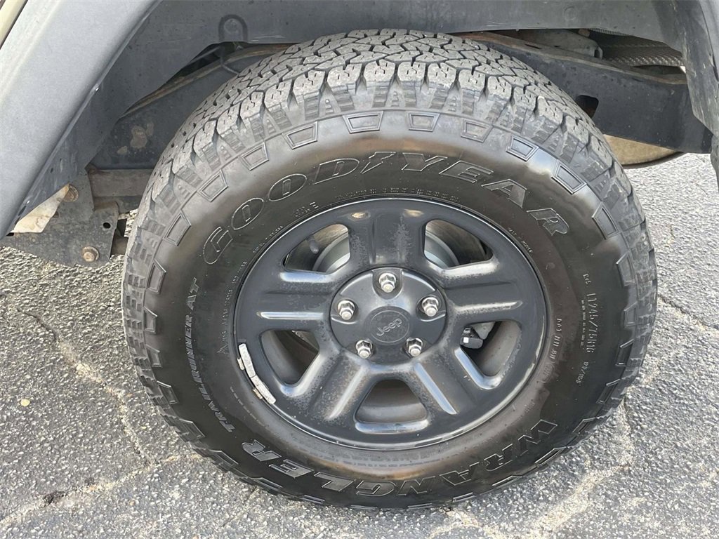 Used 2017 Jeep Wrangler Unlimited Sport w/ Connectivity Group image 9