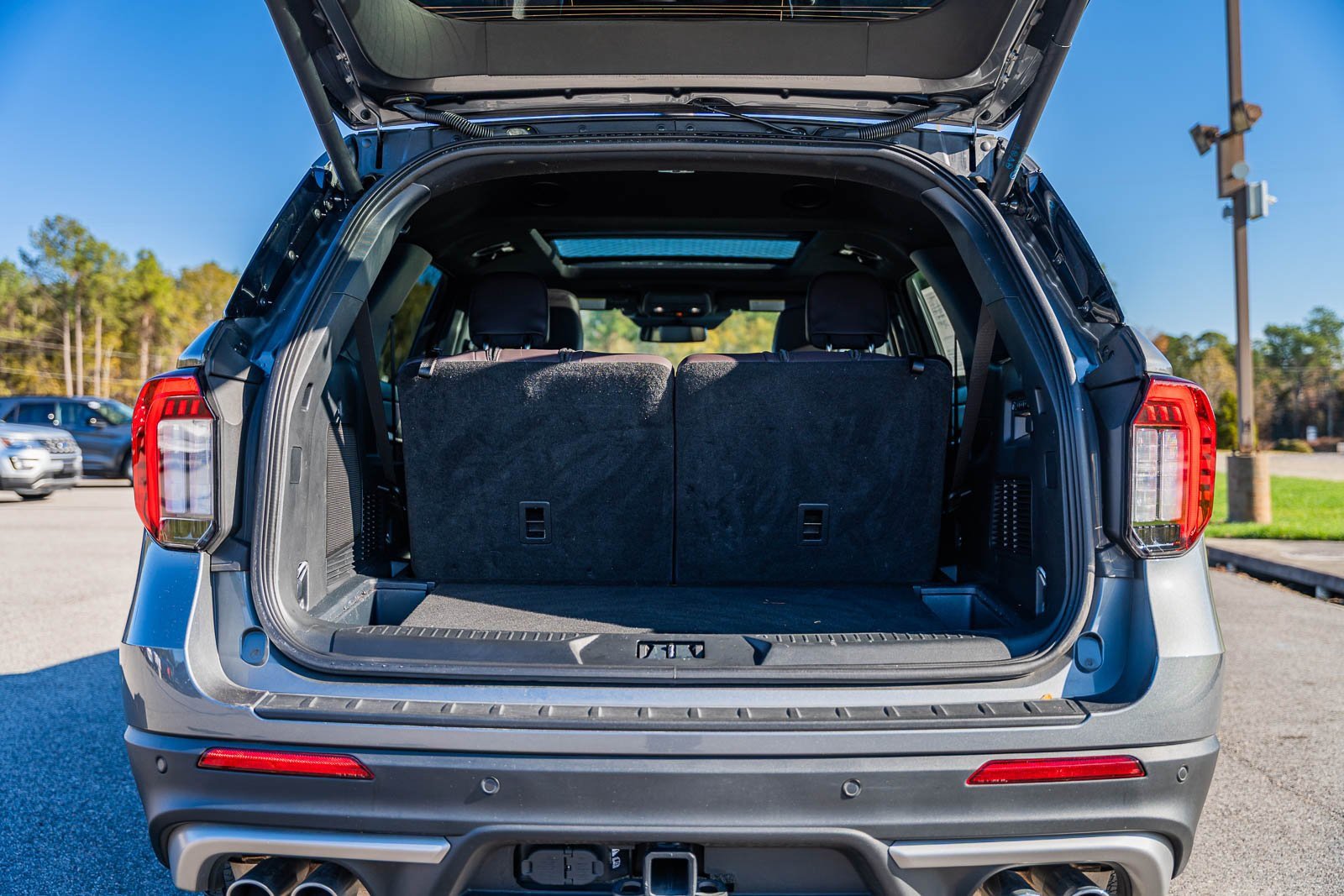 Certified 2025 Ford Explorer Platinum w/ Ultimate Package image 18