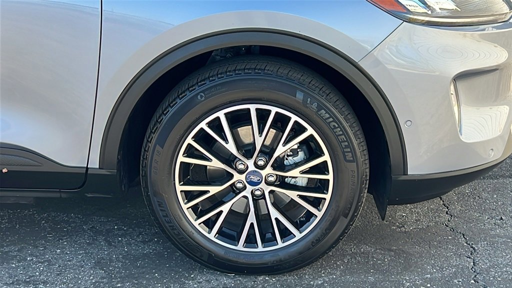 Certified 2022 Ford Escape Titanium w/ Titanium Premium Package image 10