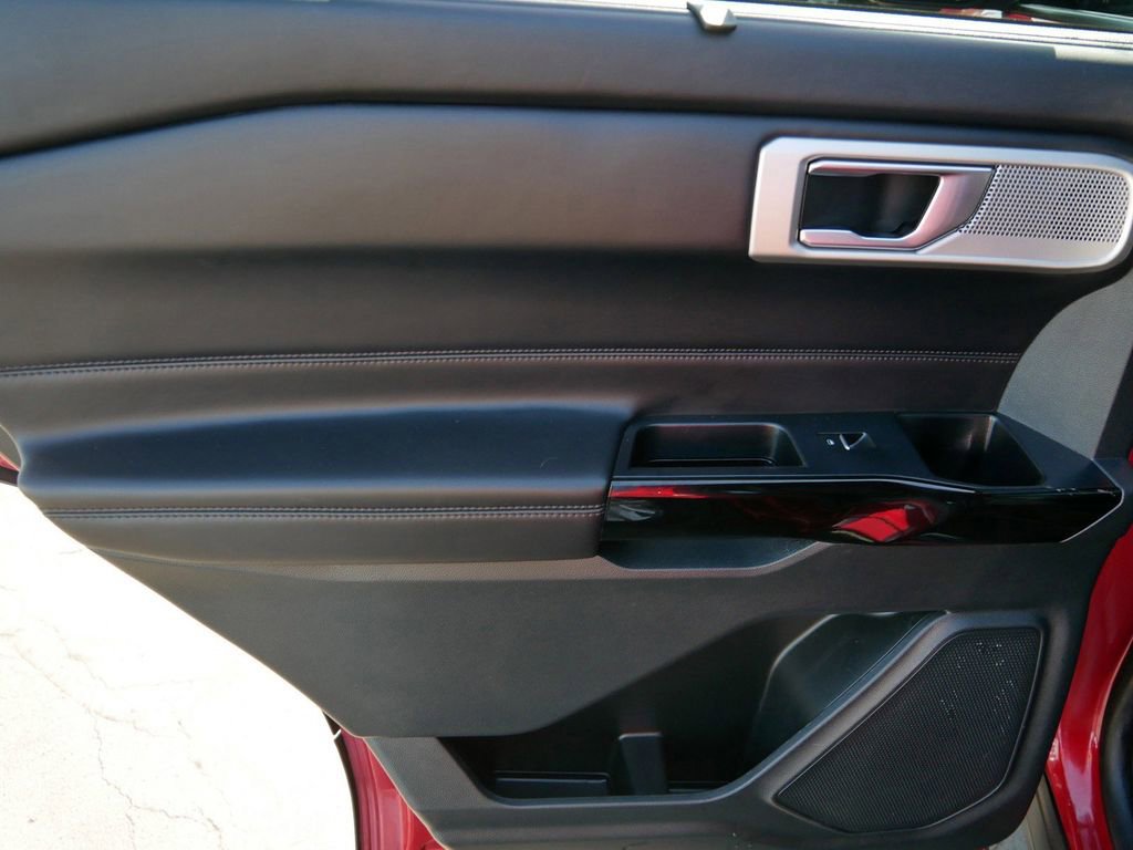 Certified 2023 Ford Explorer Platinum w/ Equipment Group 601A image 14