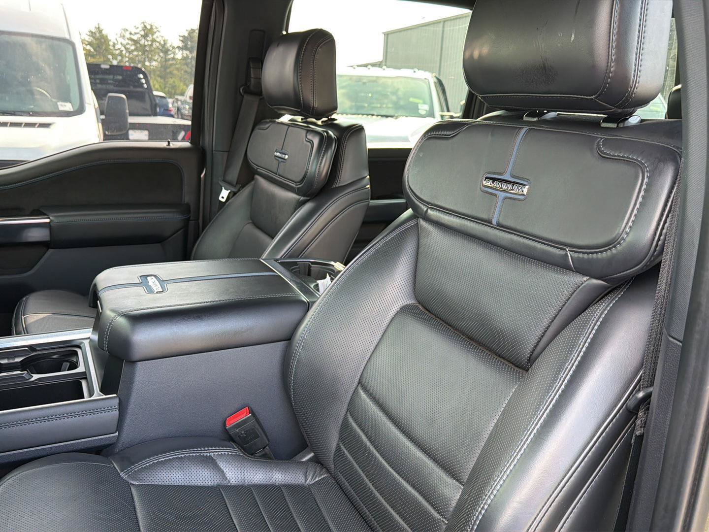 Certified 2025 Ford F250 Platinum w/ FX4 Off-Road Package AWD/4WD image 31