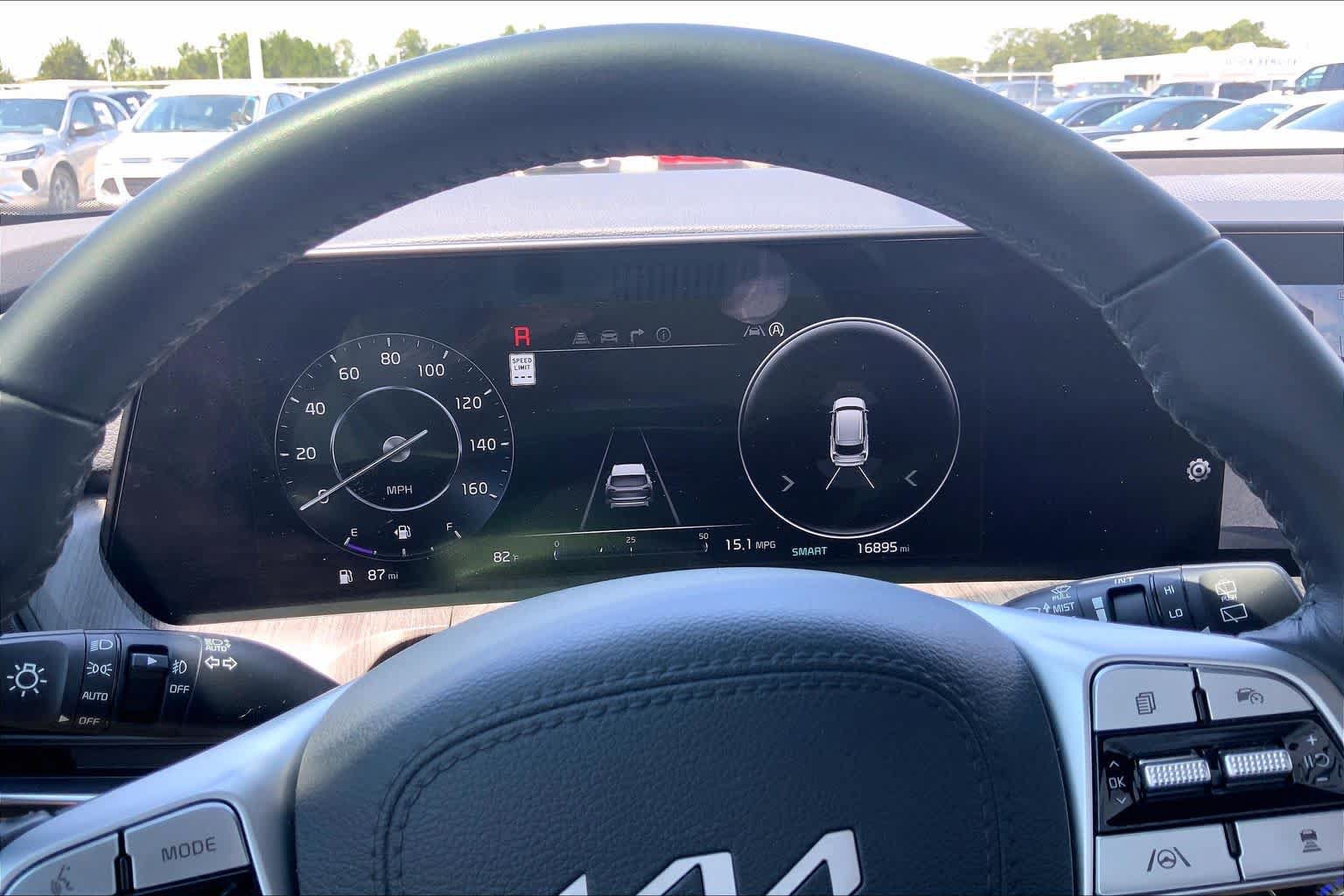 Used 2025 Kia Telluride SX w/ SX Captain's Chair Package FWD image 26