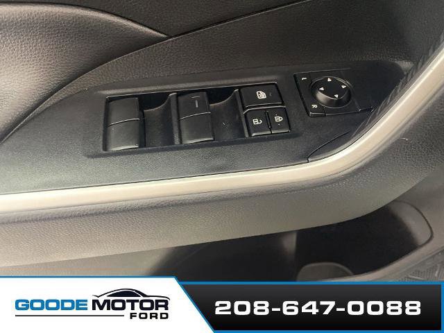 Used 2022 Toyota RAV4 LE image 10