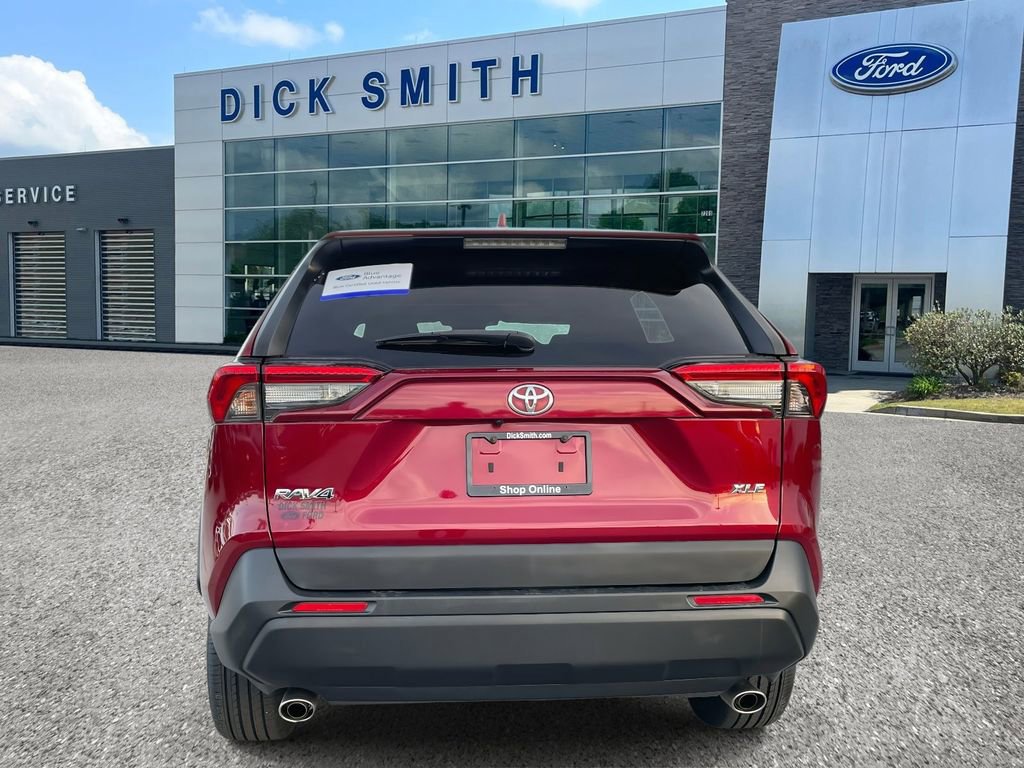Used 2020 Toyota RAV4 XLE Premium image 3