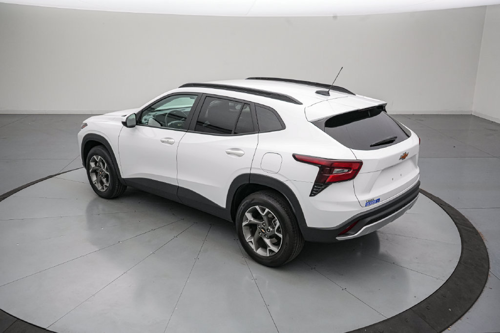 Used 2025 Chevrolet Trax LT w/ LT Convenience Package FWD image 6