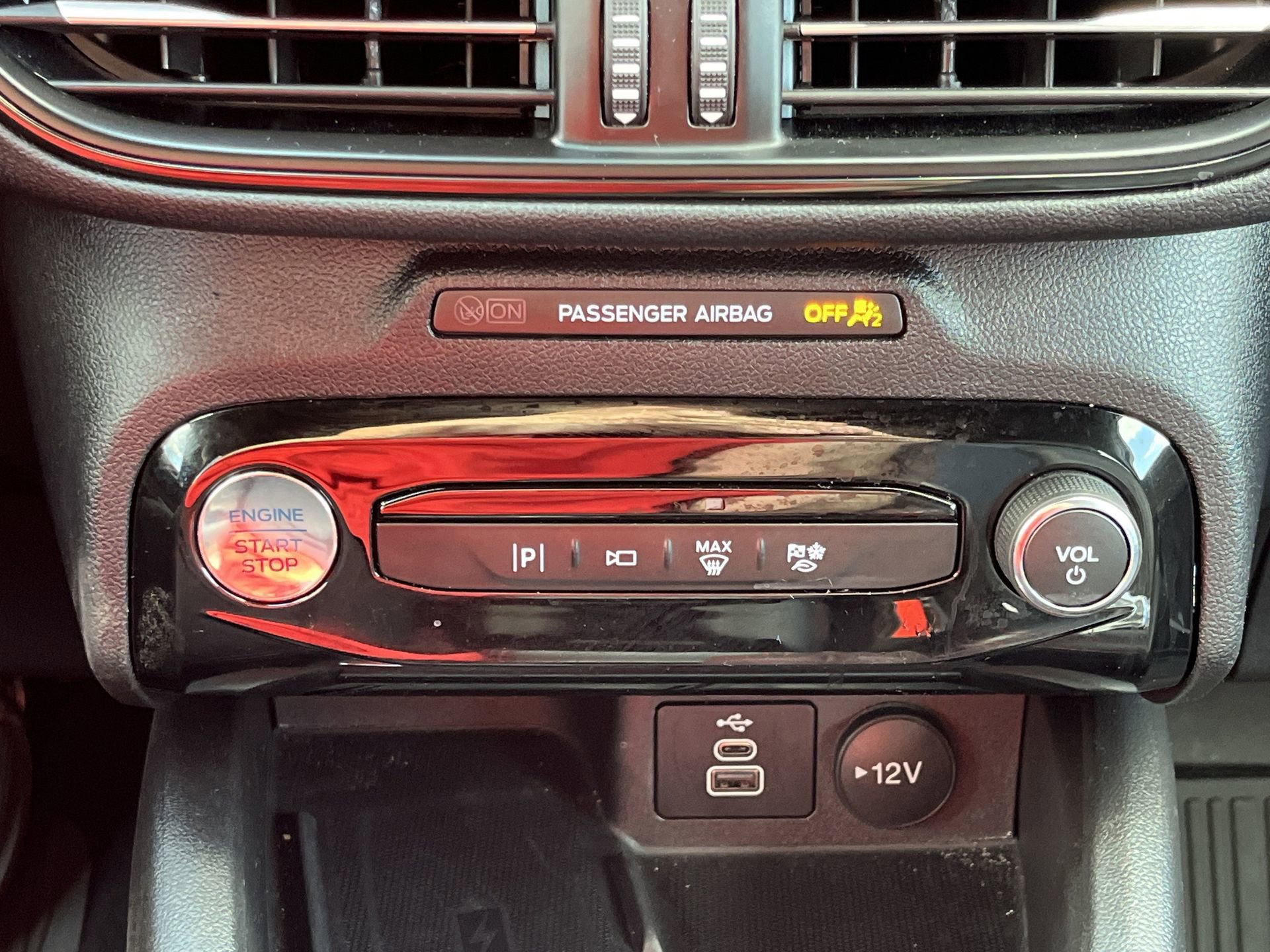 Certified 2025 Ford Escape ST-Line Elite w/ Premium Technology Package image 12