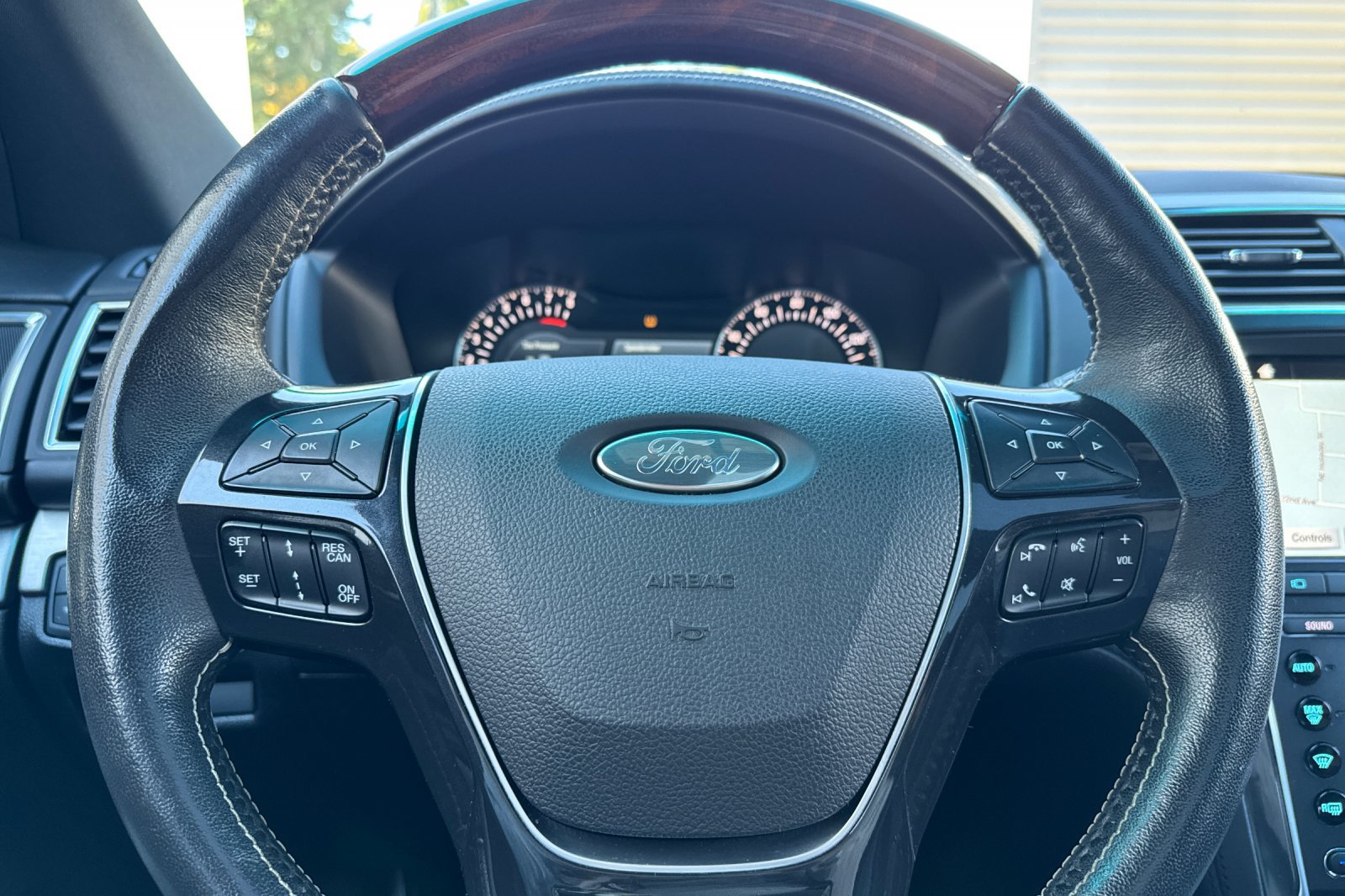 Certified 2017 Ford Explorer Platinum AWD/4WD image 25