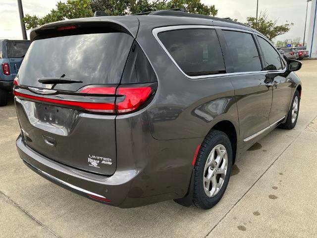 Used 2023 Chrysler Pacifica Limited AWD/4WD image 5