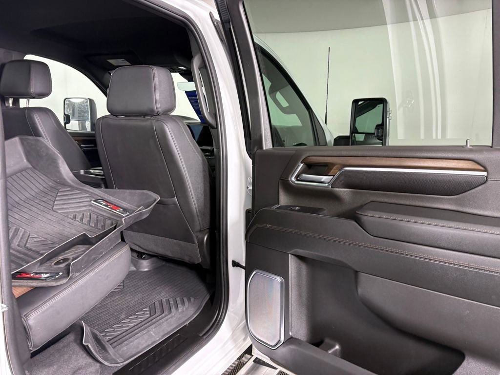 Used 2024 Chevrolet Silverado 3500 High Country image 32