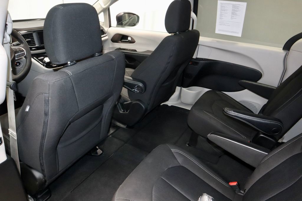 Used 2023 Chrysler Voyager LX FWD image 21