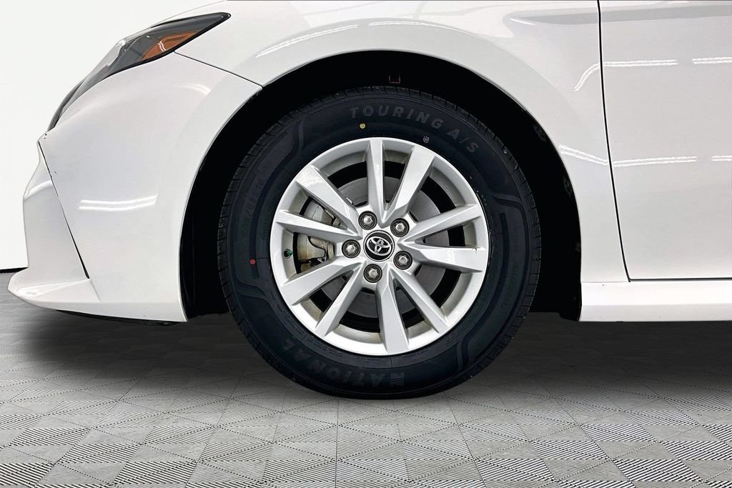 Used 2025 Toyota Camry LE FWD image 9