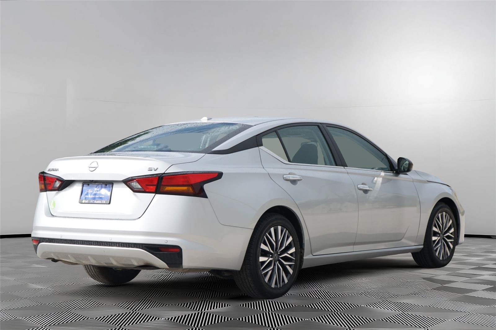 Used 2024 Nissan Altima 2.5 SV FWD image 5