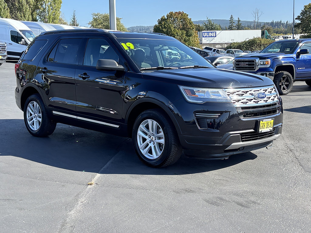 Certified 2019 Ford Explorer XLT w/ Class III Trailer Tow Package AWD/4WD image 3