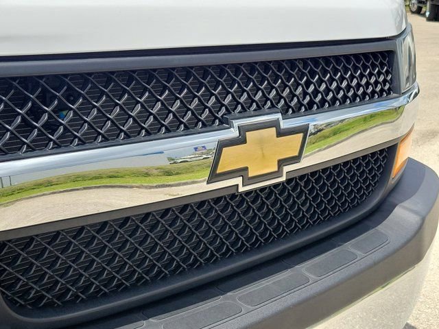 Used 2024 Chevrolet Express 2500 w/ Driver Convenience Package image 7