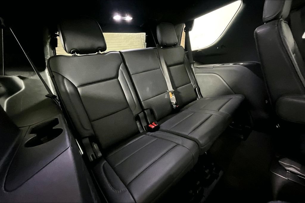 Used 2025 GMC Yukon Denali AWD/4WD image 23