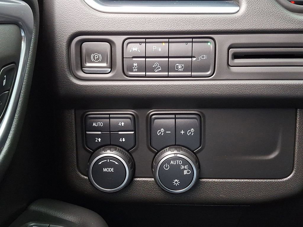 Used 2022 Chevrolet Suburban Z71 w/ Luxury Package image 30