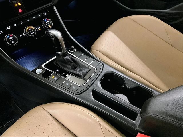 Used 2019 Volkswagen Jetta SEL w/ Cold Weather Package FWD image 16