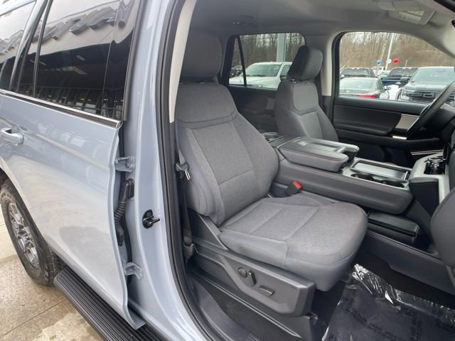 Certified 2025 Ford Expedition Active image 31