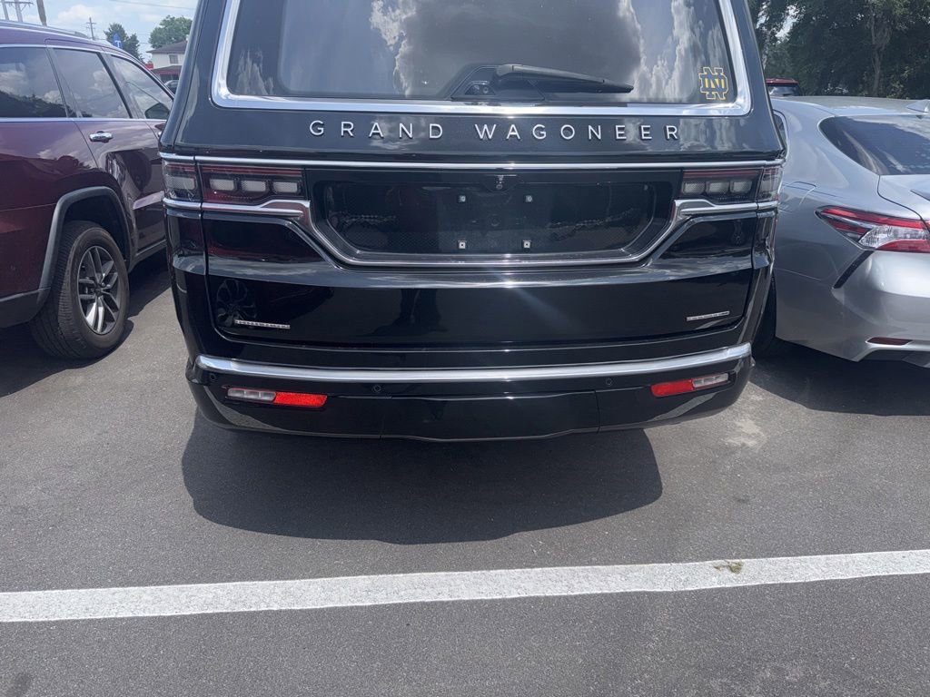 Used 2022 Jeep Grand Wagoneer Series III w/ Rear Seat Video Group 1 AWD/4WD image 3