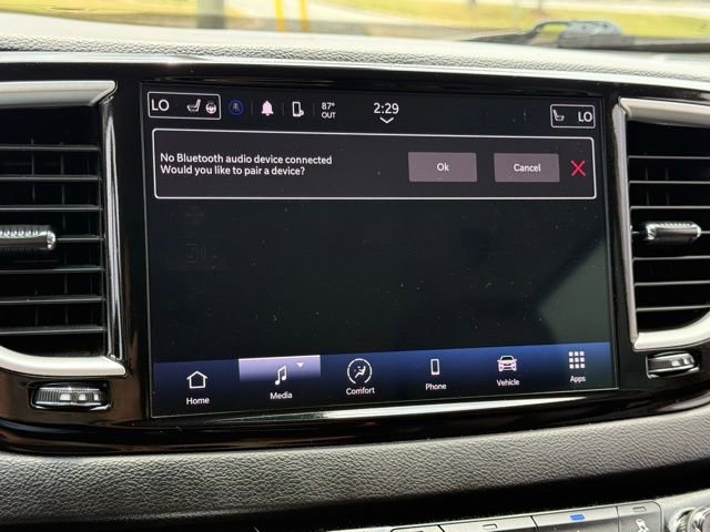 Used 2024 Chrysler Pacifica Touring-L FWD image 27