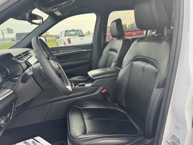 Used 2024 Jeep Grand Cherokee L Limited image 12