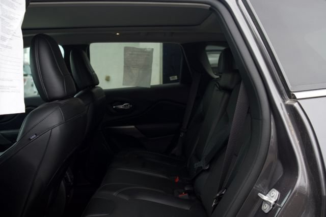 Used 2022 Jeep Cherokee Limited AWD/4WD image 35