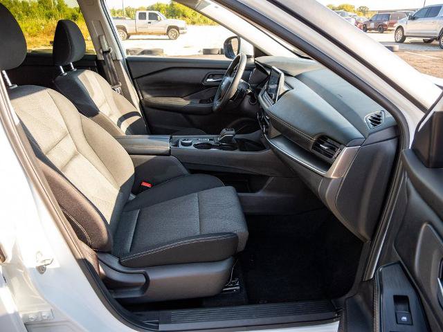 Used 2025 Nissan Rogue SV AWD/4WD image 14