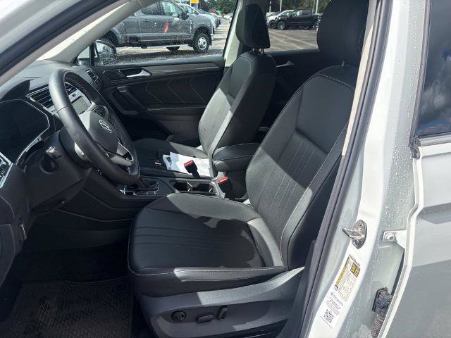 Used 2023 Volkswagen Tiguan SE w/ Panoramic Sunroof Package FWD image 10