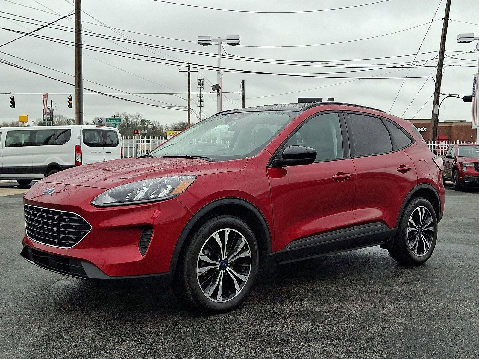 Certified 2022 Ford Escape SE w/ SE Sport Appearance Package image 3