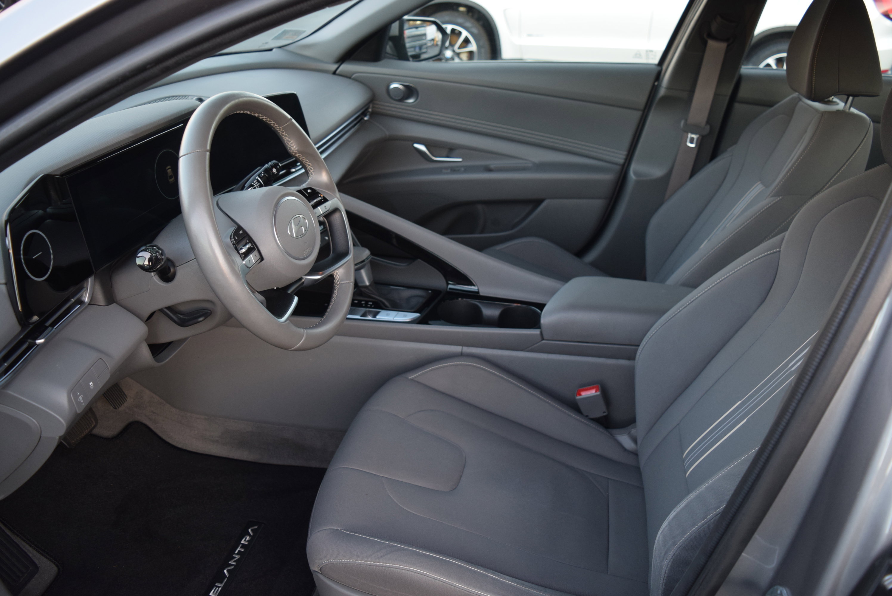 Used 2024 Hyundai Elantra SEL w/ Convenience Package image 8