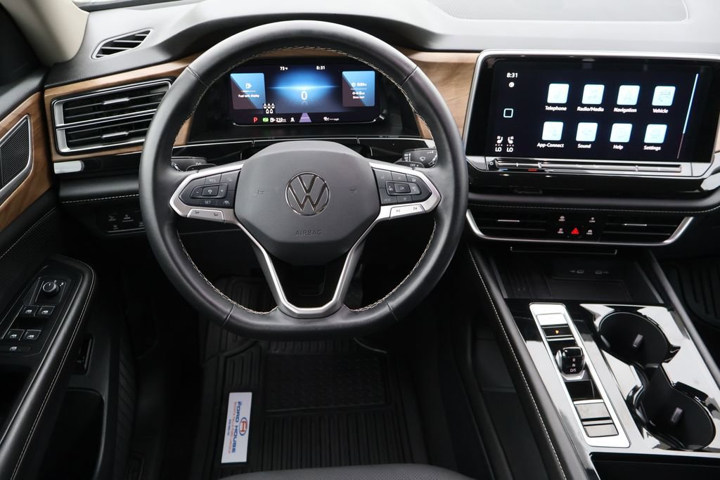 Used 2025 Volkswagen Atlas SE FWD image 4