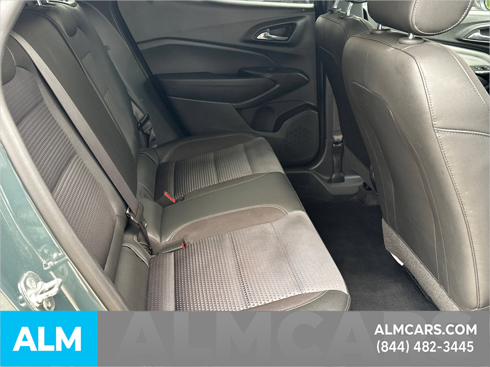 Used 2025 Chevrolet Trax LT FWD image 18