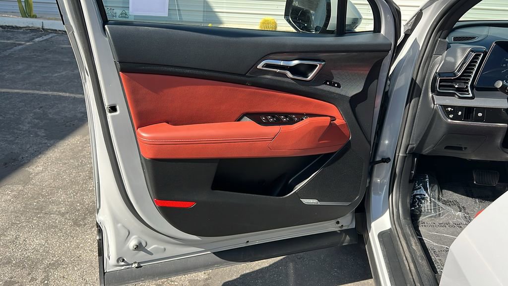 Used 2025 Kia Sportage SX image 15