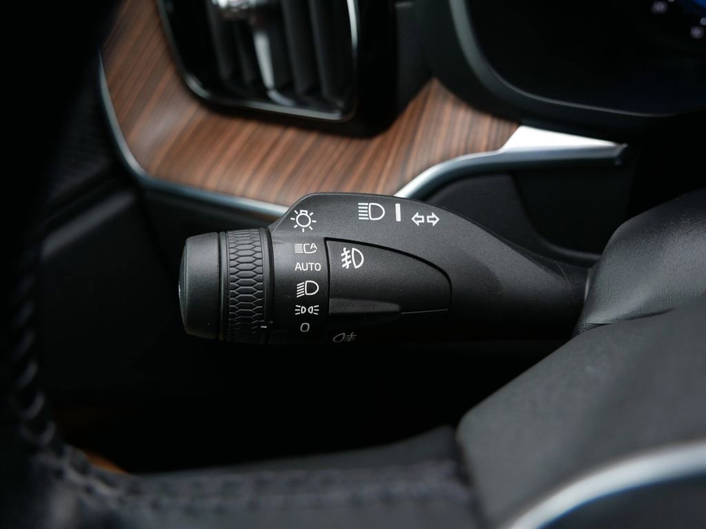 Used 2022 Volvo XC60 T8 Inscription w/ Advanced Package image 24