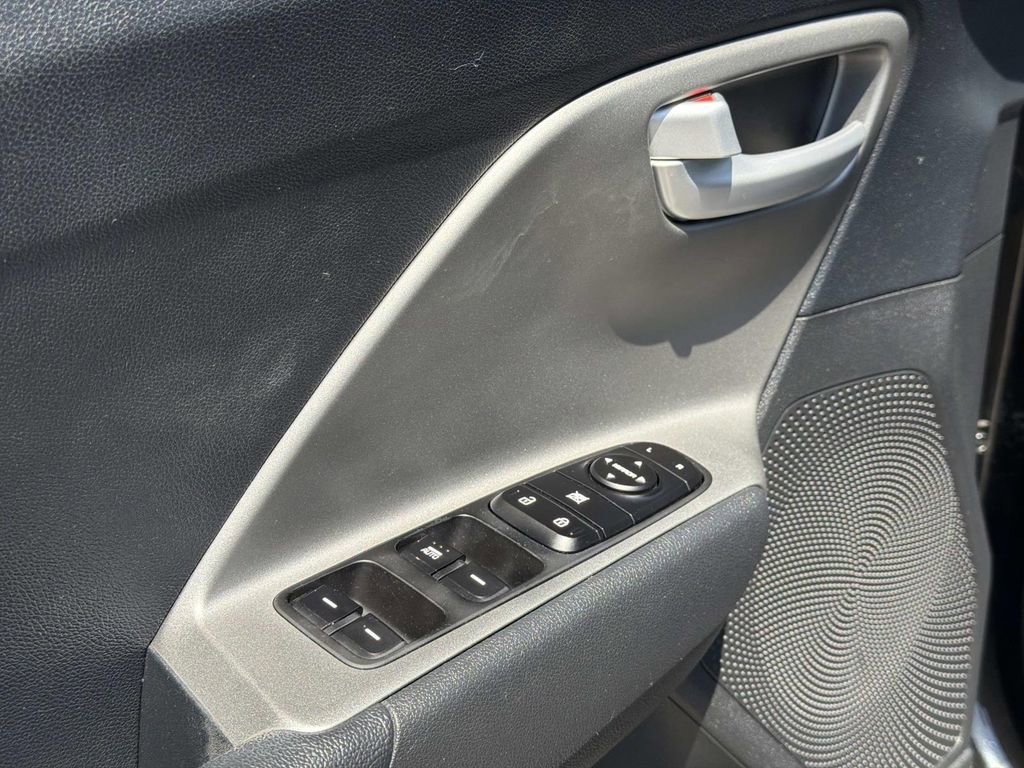 Used 2021 Kia Niro LX FWD image 19