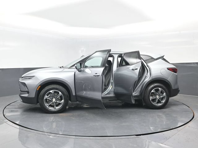 Used 2025 Chevrolet Blazer LT AWD/4WD image 30