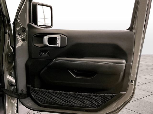 Used 2022 Jeep Wrangler Unlimited Sahara w/ Cold Weather Group AWD/4WD image 23