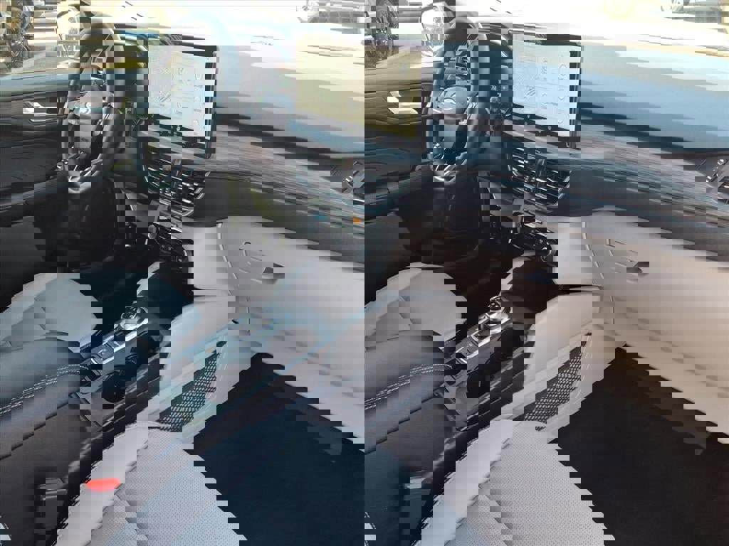 Certified 2023 Ford Escape Platinum w/ Class II Trailer Tow Package image 10