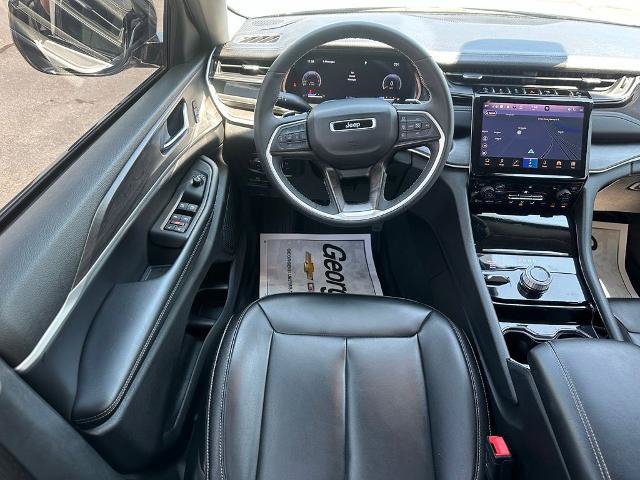 Used 2023 Jeep Grand Cherokee L Limited w/ Black Appearance Package AWD/4WD image 6