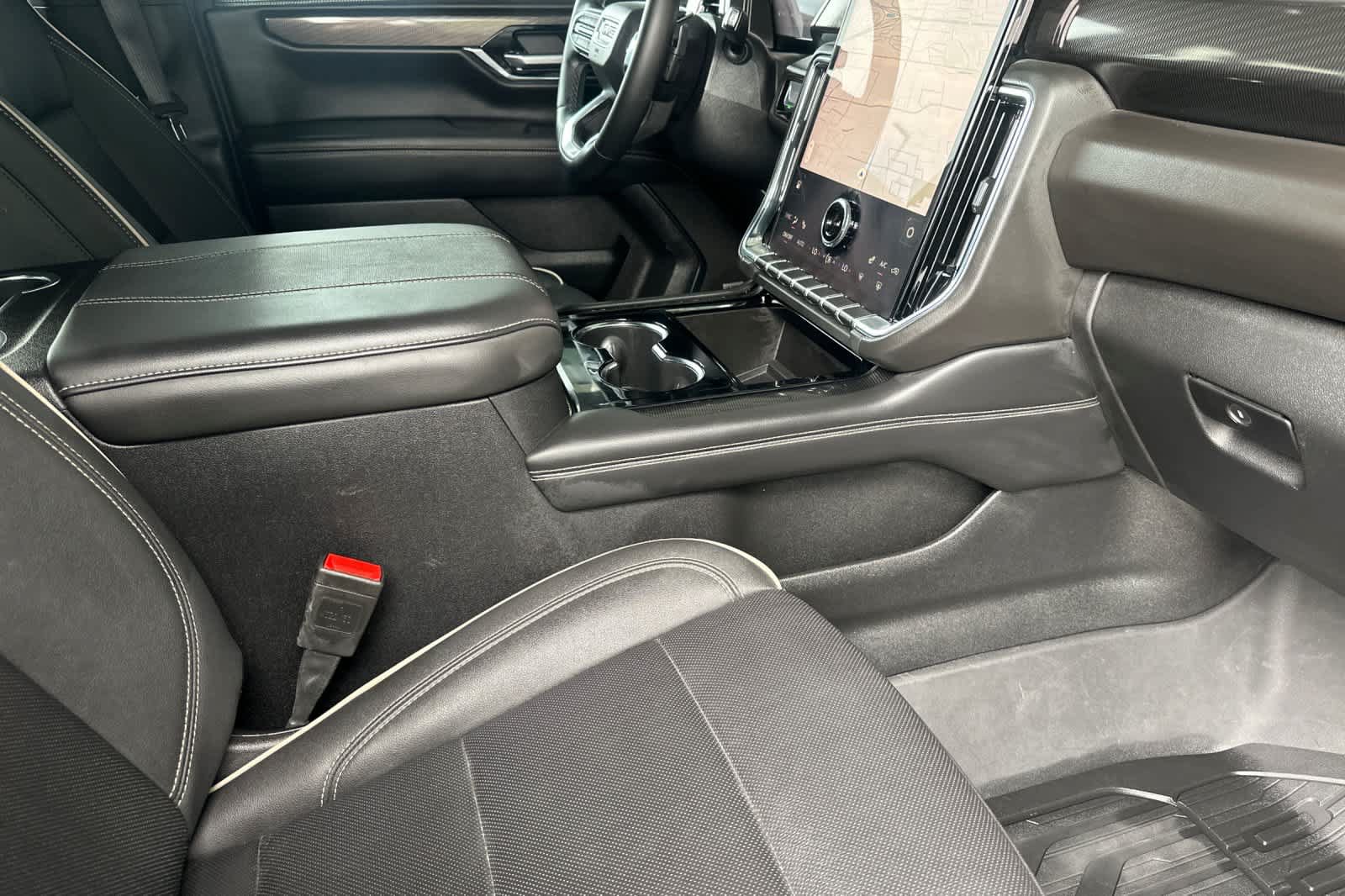 Used 2025 GMC Yukon Elevation AWD/4WD image 17