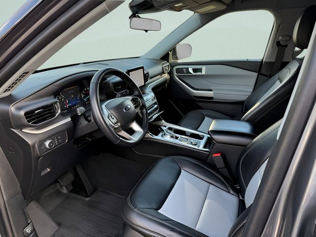 Certified 2022 Ford Explorer XLT w/ Equipment Group 202A AWD/4WD image 4
