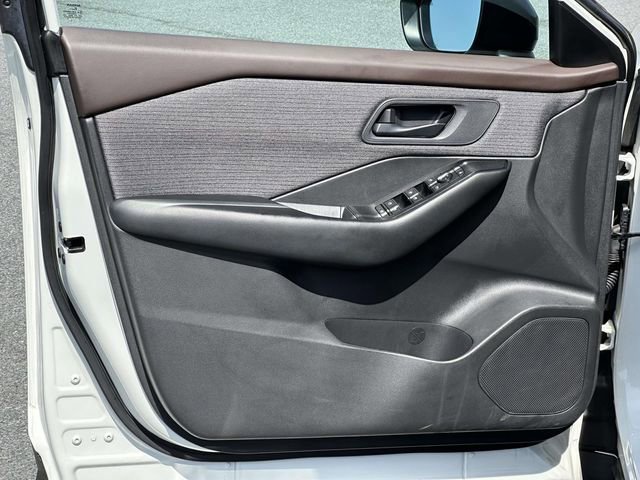 Used 2023 Nissan Rogue S AWD/4WD image 14