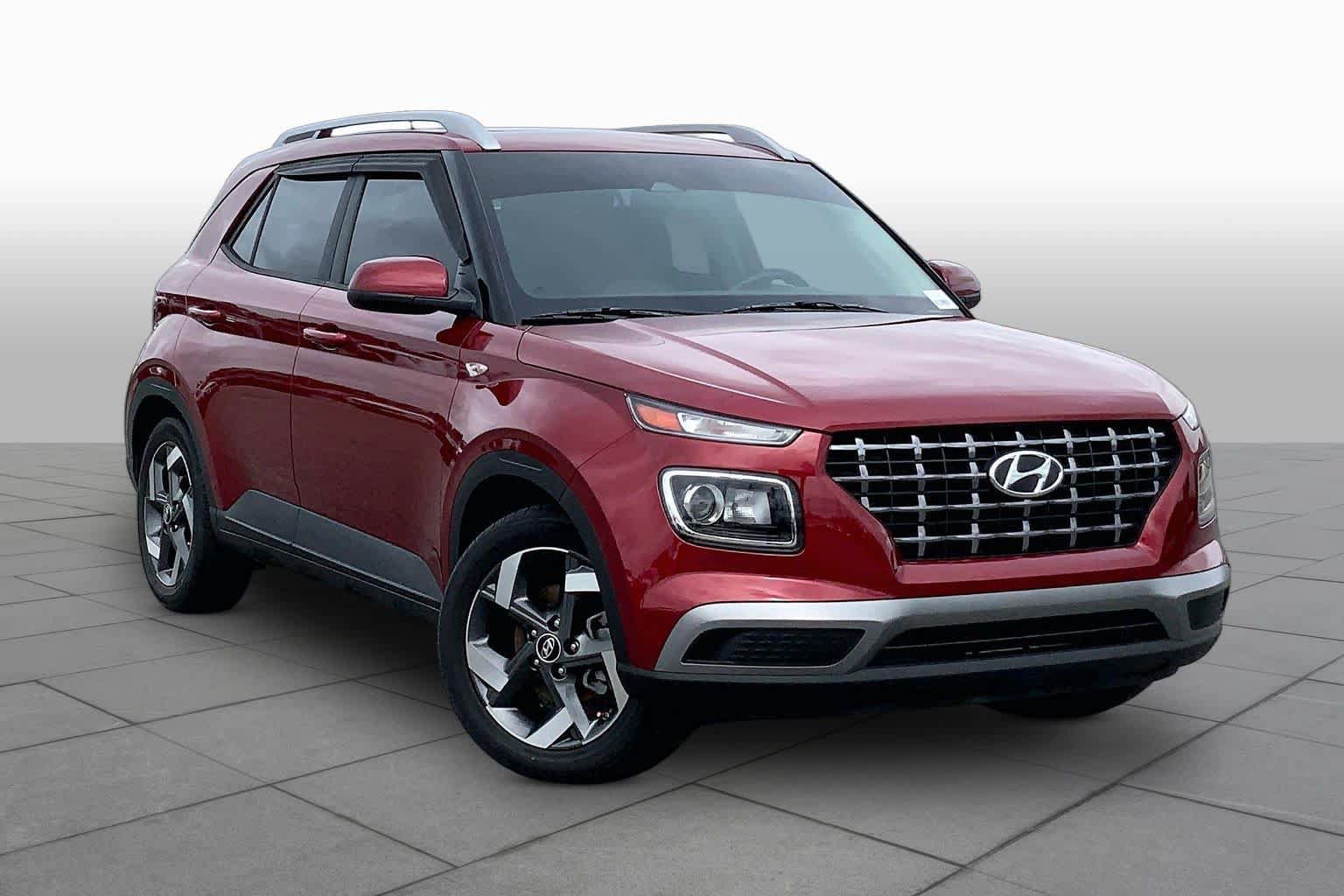 Used 2023 Hyundai Venue SEL FWD image 3