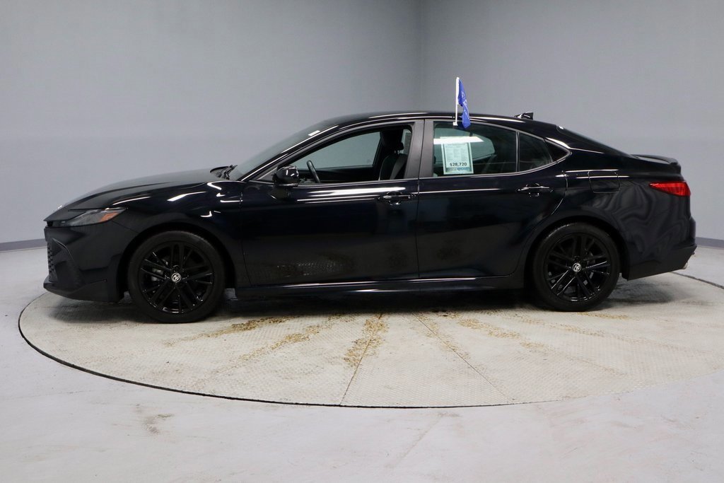 Used 2025 Toyota Camry SE image 2