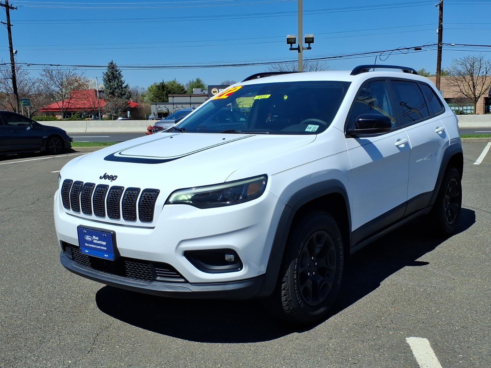 Used 2022 Jeep Cherokee Latitude AWD/4WD image 3