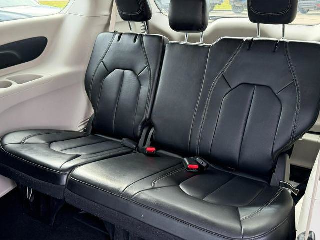 Used 2024 Chrysler Pacifica Touring-L FWD image 10