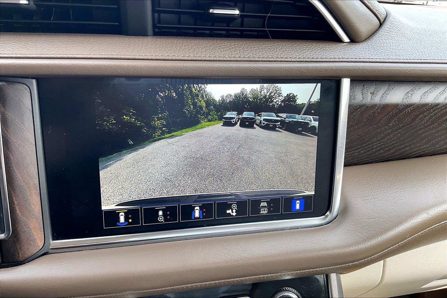 Used 2023 GMC Yukon XL Denali w/ Max Trailering Package AWD/4WD image 21