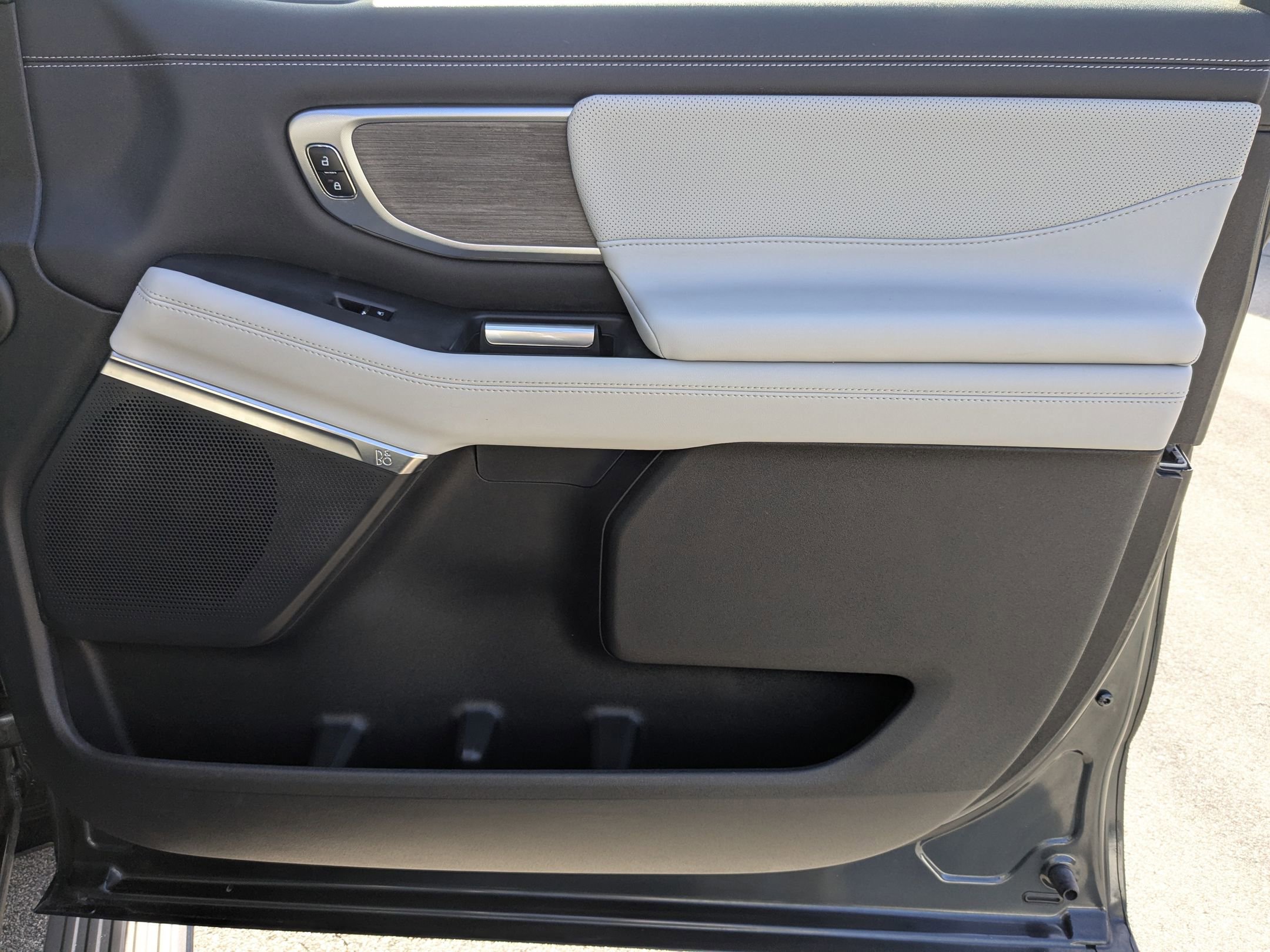 Certified 2025 Ford Expedition Platinum w/ Platinum Ultimate Package image 42