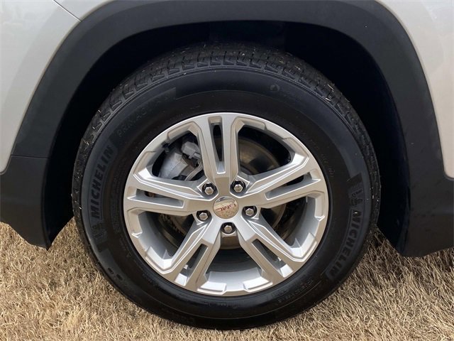 Used 2022 GMC Terrain SLE w/ Driver Convenience Package image 12