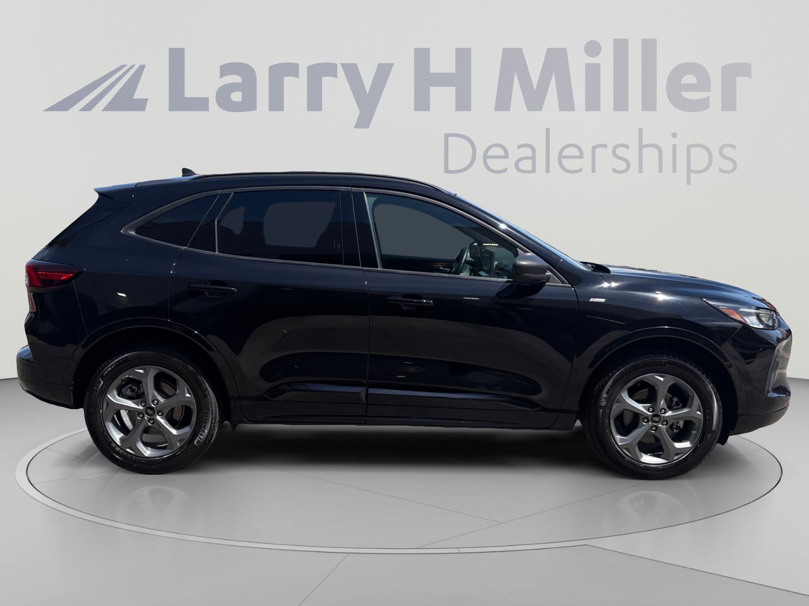 Certified 2024 Ford Escape ST-Line w/ Tech Pack #1 AWD/4WD image 6